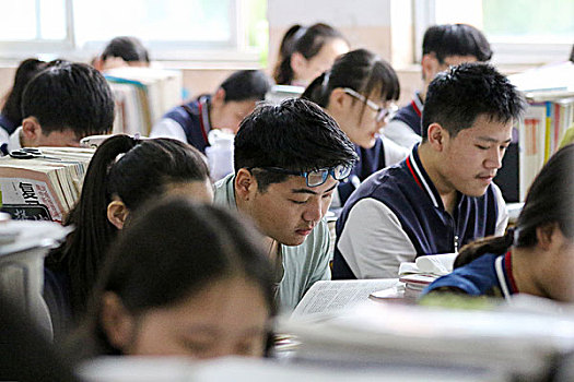 安岳县龙台中学复读班收费标准